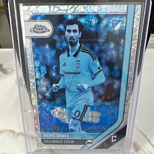 Topps 2026 MLS Chrome Soccer André Gomes Columbus Crew #125 Frozenfractor -4/0