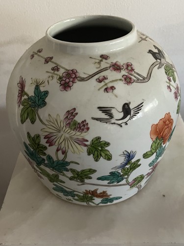 Vtg Hand painted Chinese porcelain vase 9” - Picture 6 of 6