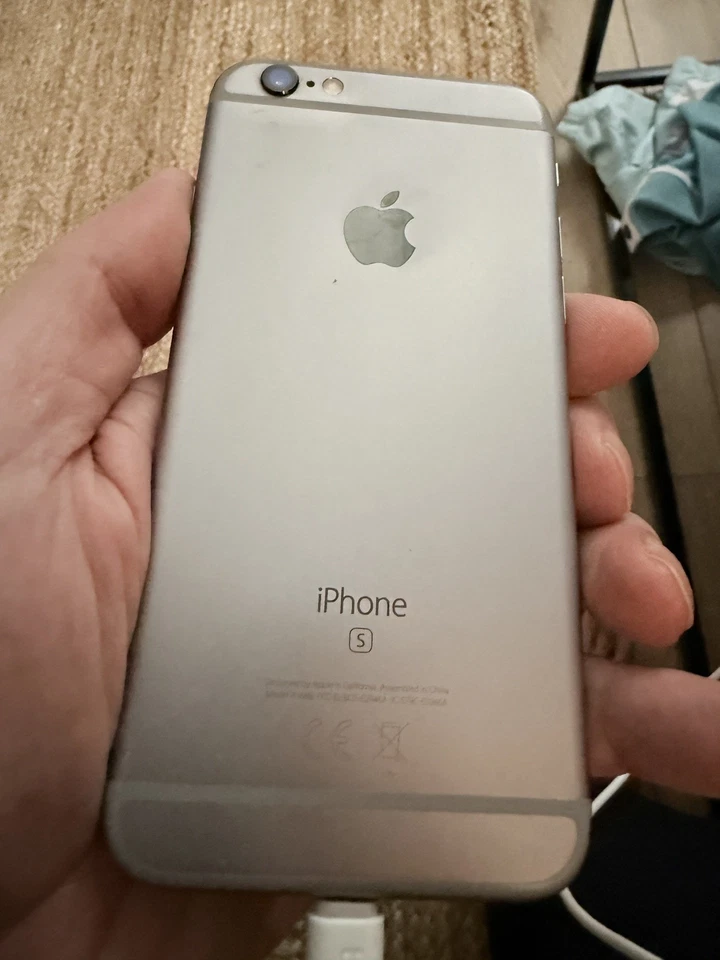 APPLE IPHONE 6S - 32GB - (UNLOCKED) SMARTPHONE - WORKING - SILVER - Image 3 of 3