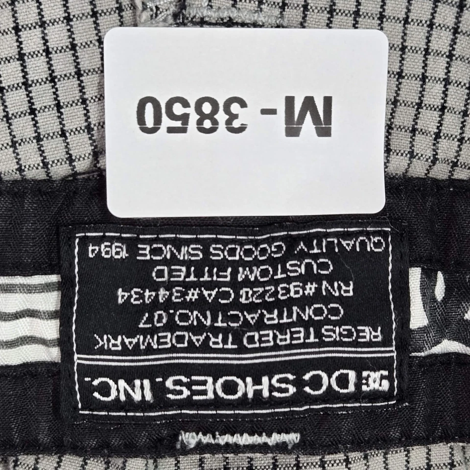 DC Shoes Hombres Pantalones Cortos M Gris Bordado Cuadros CABLEADO Bordado 11" Patinador Y2K Foto 2 de 4