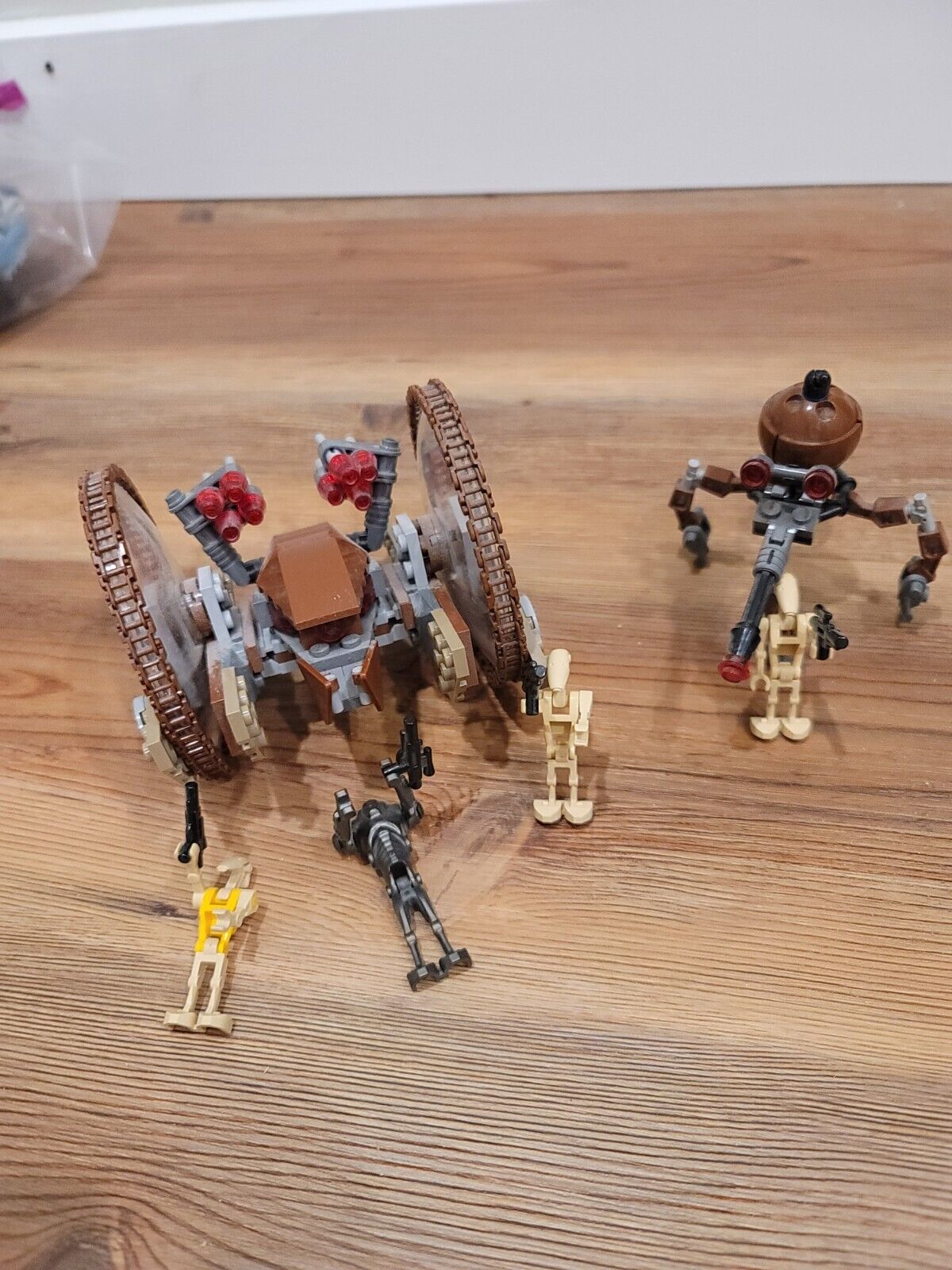 LEGO Star Wars 7670 Hailfire Droid & Spider Droid with minifigs