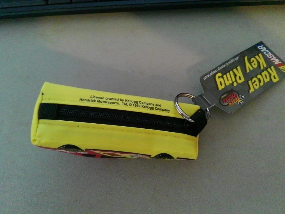 VINTAGE NOS #5 TERRY LABONTE NASCAR RACER KEY RING WITH ZIPPERED POUCH - Image 2 of 3