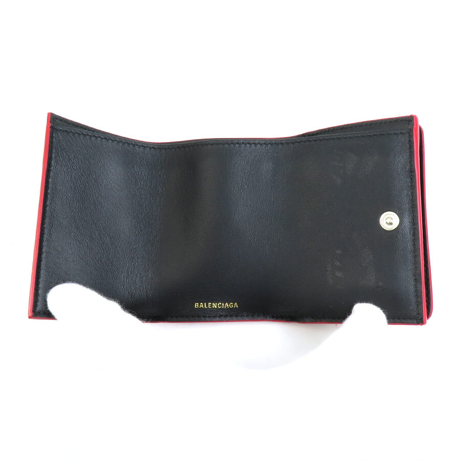 Auth BALENCIAGA Trifold Wallet Red Patent Leather - h29957g Auth BALENCIAGA Trifold Wallet Red Patent Leather - h29957g