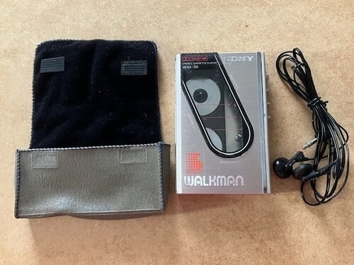 SONY ウォークマン WM-30 ケース付き Sony Walkman WM-30 Portable Cassette Player Slide Case Cover