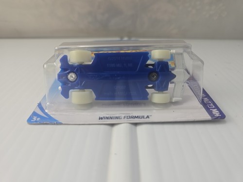 2018 Hot Wheels WINNING FORMULA #332 white/blue; oh5 GLOW WHEELS - Picture 3 of 5