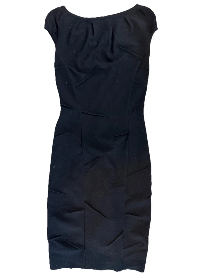 Vestido lápiz Prada negro de lana texturizado sin mangas forrado tejido pequeño Foto 2 de 2