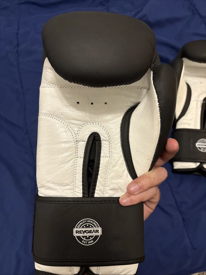 Revgear Boxing Gloves Adult Executive Leather 16 Oz Black/White Barely Worn - Image 4 of 4