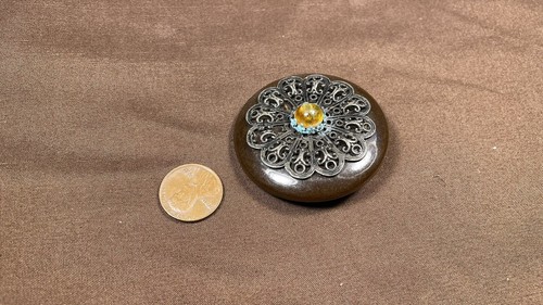 Vintage Antique Large 2” Carved Bakelite Button w/ Brass Accent BB23 - Picture 2 of 4