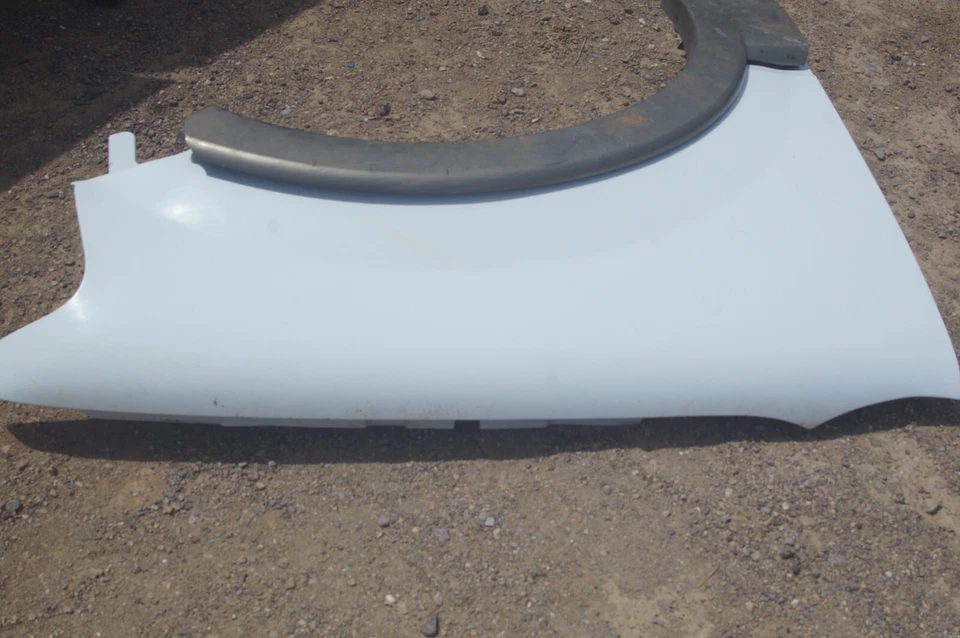 Eddie Bauer Expedition 2004 guardabarros delantero derecho con moldura Foto 4 de 4