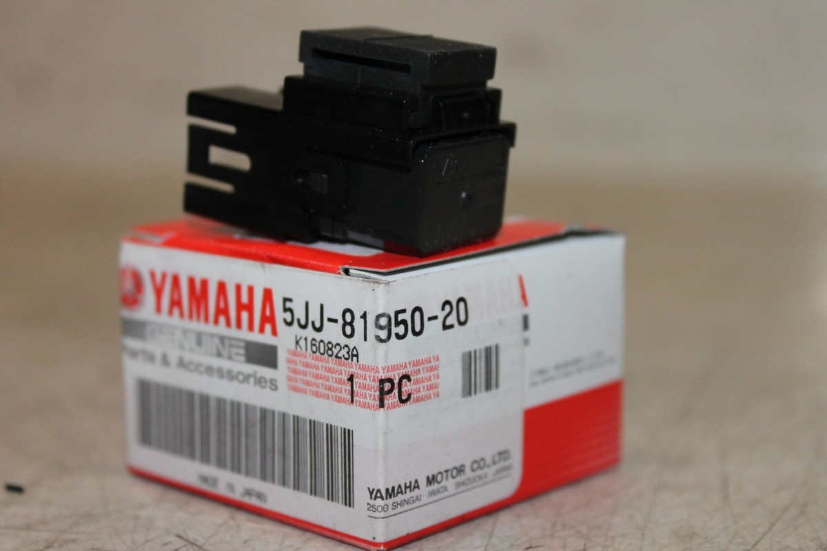 めがね FORD PUMA CROSSOVER 1.0 EcoBoost mHEV Fuse Box Unit L1TT