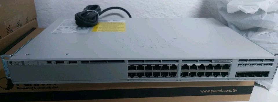 Cisco C9200L-24P-4X-E V03 Catalyst 9200L 24-port 4x1G uplink Switch