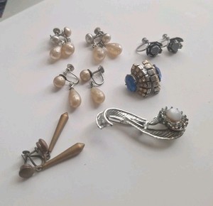 Vintage/Antique Jewelry Lot 7pcs Faux Pearls Rhinestones Brooch Mixed Metal 
