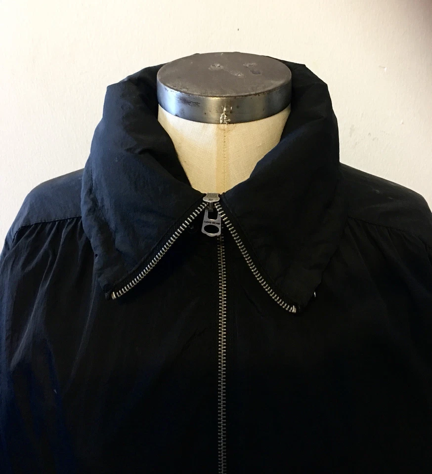 Chaqueta cortavientos negra mediana Lucky Brand para mujer Foto 2 de 4