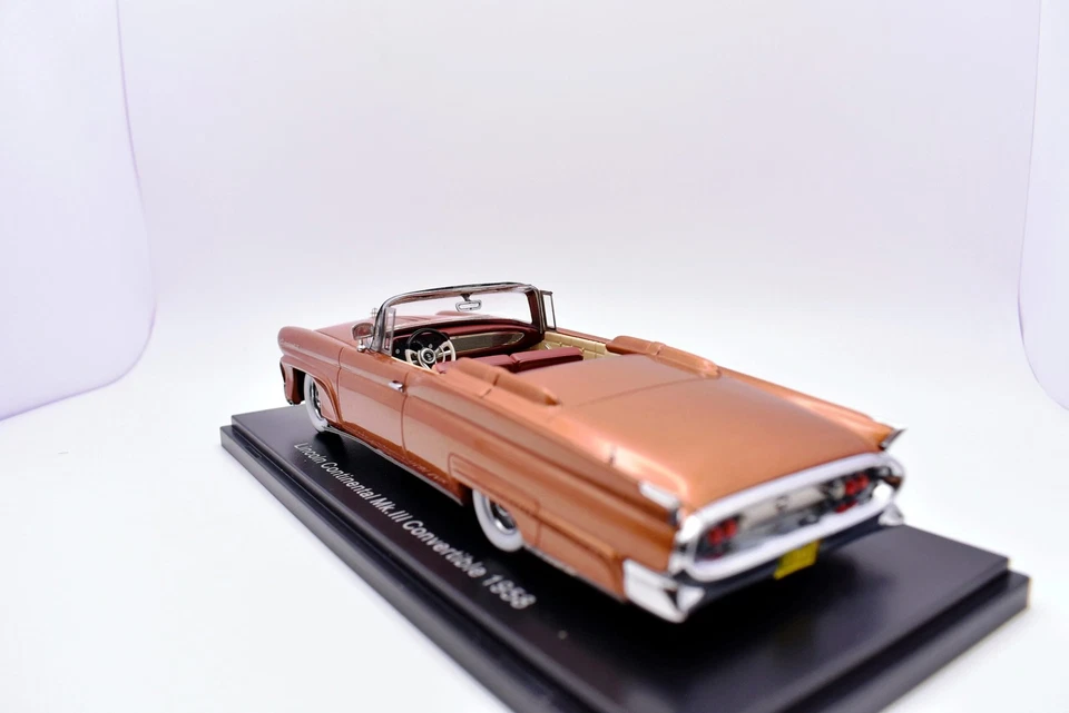 Modellino auto scala 1:43 Lincoln continental mk.III convertible Neo modellismo - Immagine 3 di 4