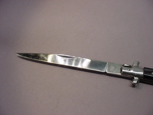 VINTAGE HUGE 13-3/16". MANUAL ITALIAN LOCK BACK MADE IN ITALY STUNNING ! - Image 4 of 4