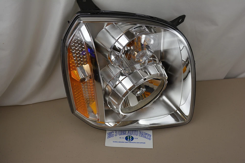 Conjunto de faro delantero lado pasajero derecho GMC Yukon nuevo OEM 19432940 Foto 2 de 4