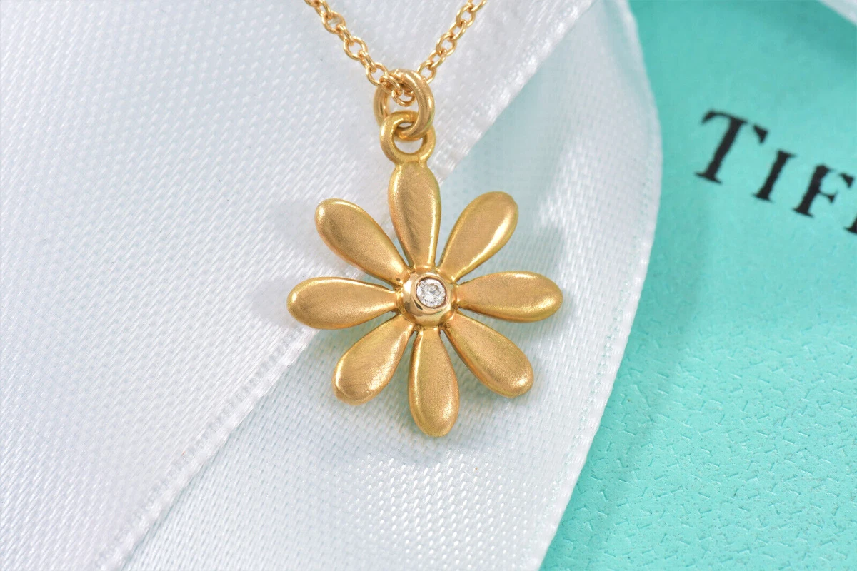 Round Diamond Daisy Necklace - Nuha Jewelers