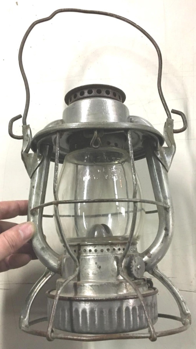 Vtg New York Dietz Vesta B.&L.E.R.R. Railroad Lantern 5693