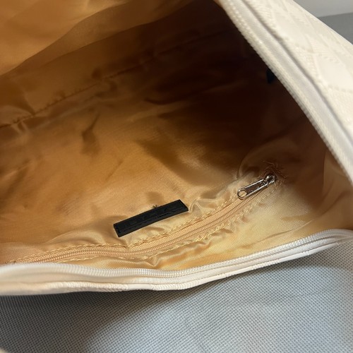 Nuevo con etiquetas Bolso de Hombro Tahari Delta Hobo Hueso Marfil Off White 14" - Imagen 5 de 8