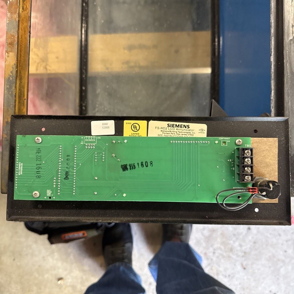 Rd2 SIEMENS FS-RD2 FSRD2 Remote Annunciator w/key-Power's up and the ...