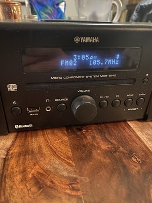 Yamaha MCR-B142 Micro Component System Bluetooth/ CD/Radio /USB
