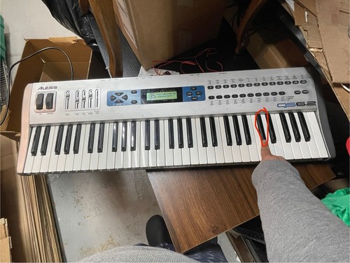 Alesis QS6.2 64 Voice Expandable Synthesizer W/Power Cabel Check Photos And Dis - Bild 11 von 12