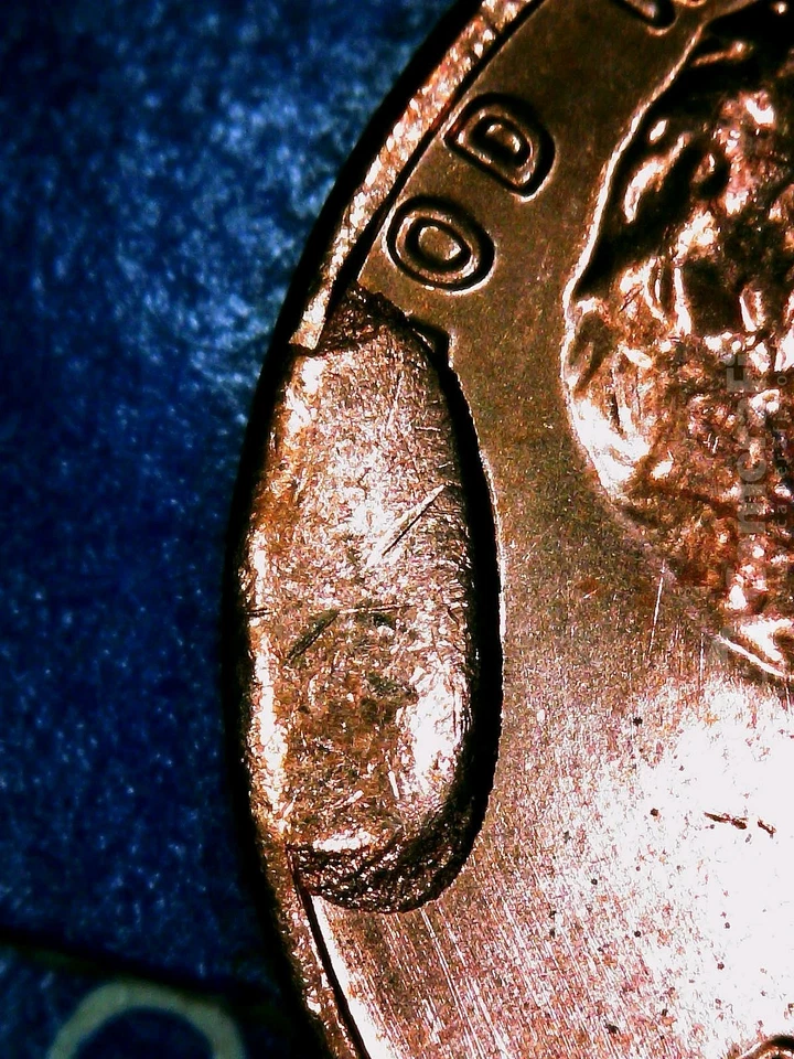 1982 Lincoln Cent Unc Mint Error Obv Cud "OD WE TRUST" Red, Unc, Nice Coin.  - Image 2 of 4