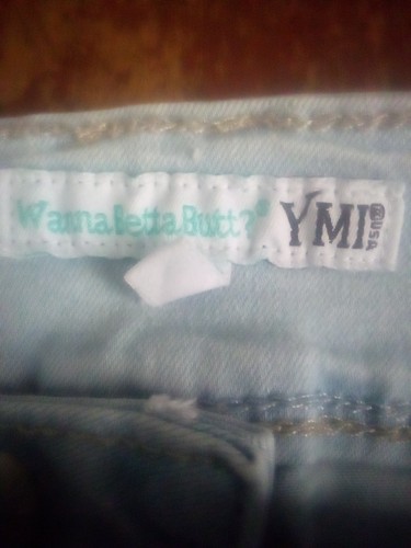 YMI Wanna A Better Butt Sz.9 Light Washed Cuffed Skinny Jeans - Picture 2 of 11