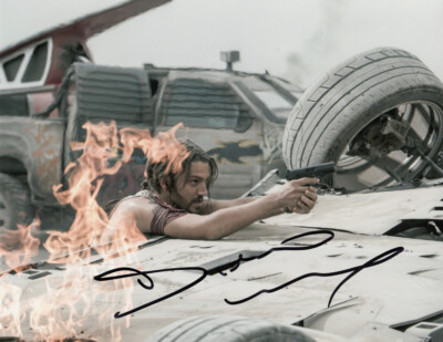 Diego Luna ELYSIUM signed 10x8 photo AFTAL & UACC [16878] + Signing Details