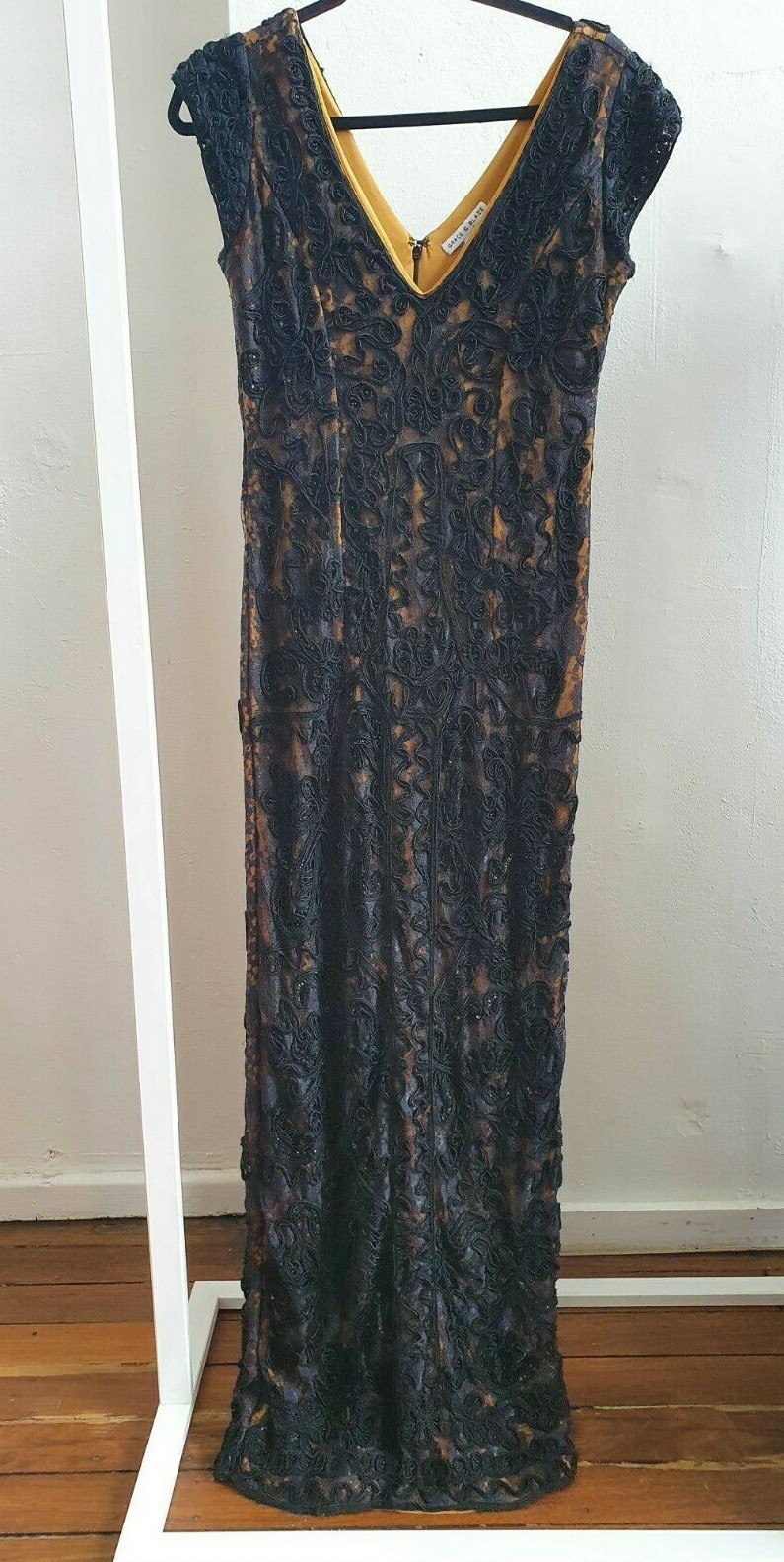 Picture 4 of 6