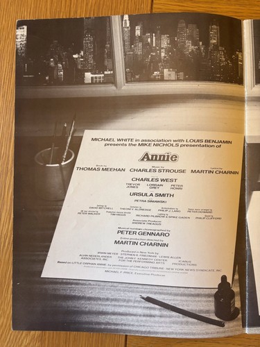 Annie the Musical - fourth UK Tour Souvenir Brochure Aug 1982 Bournemouth - Picture 2 of 13