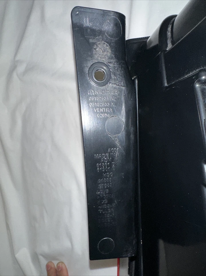 Luz trasera para conductor Chrysler Town & Country LH 2011-2016 OEM 05182531AE genuina Foto 4 de 4