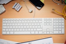 Apple keyboard and mouse - UK Wired A1243 & A1152  iMac, Mac Pro & Mac Mini,Ipad