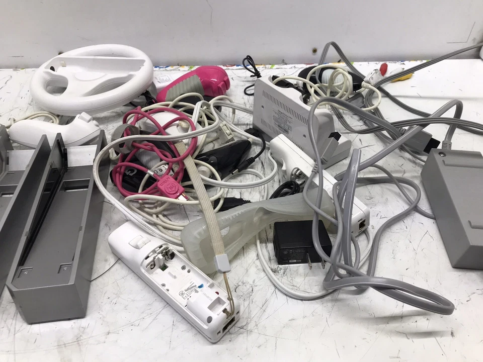 Misc Wii Parts Sold as Is UNTESTED - Image 3 of 4