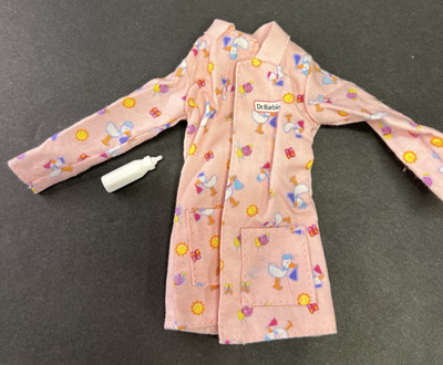 Mattel Barbie  Happy Family - Baby Doctors Baby Print Lab Jacket & baby Bottle