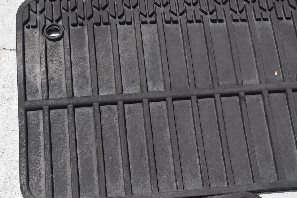 2011 2012 2013 2014 2015 Chevrolet Traverse Black All Weather Rubber Floor Mats - Image 3 of 4