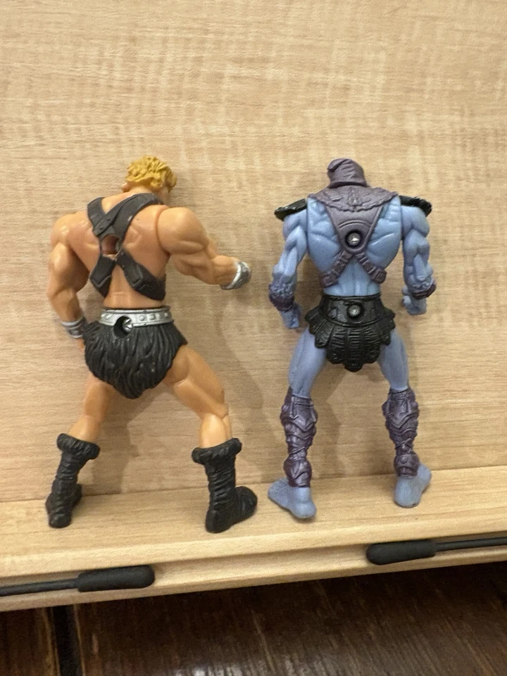 Lote de figuras de colección Masters the Universe McDonalds Skeletor y He-Man de 4 pulgadas 2003 Foto 3 de 4