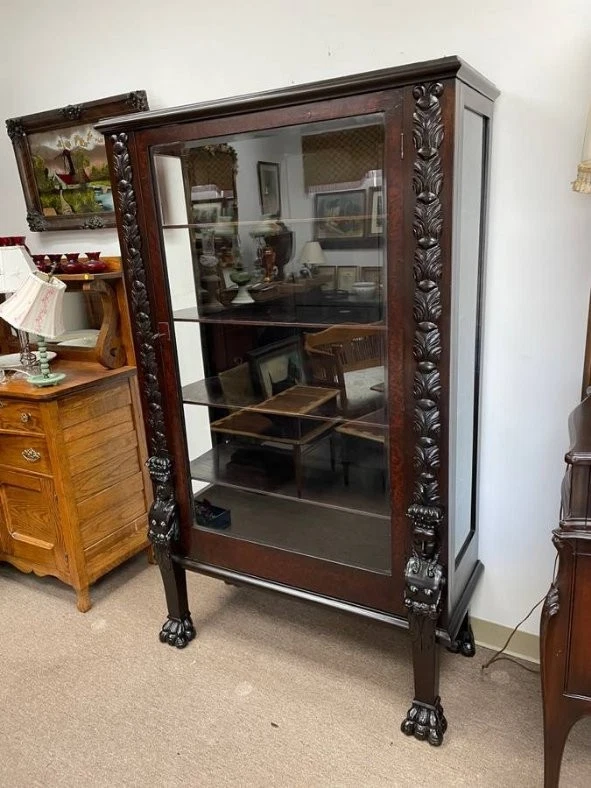 Vitrina antigua de nogal acabada, incrustación de burl, tallada a mano + vidrio soplado Foto 2 de 4