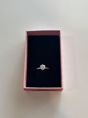 moissanite engagement ring, size 6.mm 1.0 crt silver  comes with gra certificate