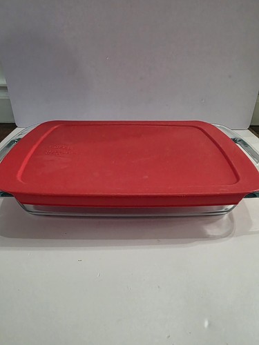 Cazuela para hornear Pyrex 3 cuartos C233 9" x 13" mango abierto transparente con tapa roja