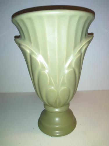 Haeger Pottery Floral Line Matte Green Fan Vase 9 1/2" Tall 1997