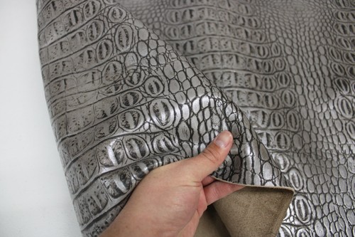 SILVER CROCODILE EMBOSSED LEATHER: Thickness 2.5-3 oz. - Leatherworking cowhide - Picture 5 of 6