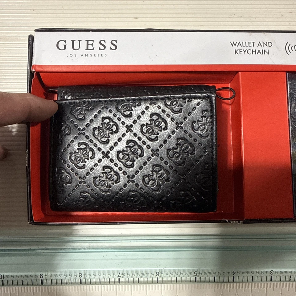 Guess Los Angeles Men's Wallet RFID Protection Wallet And Keychain Gift Set! - Image 4 of 4