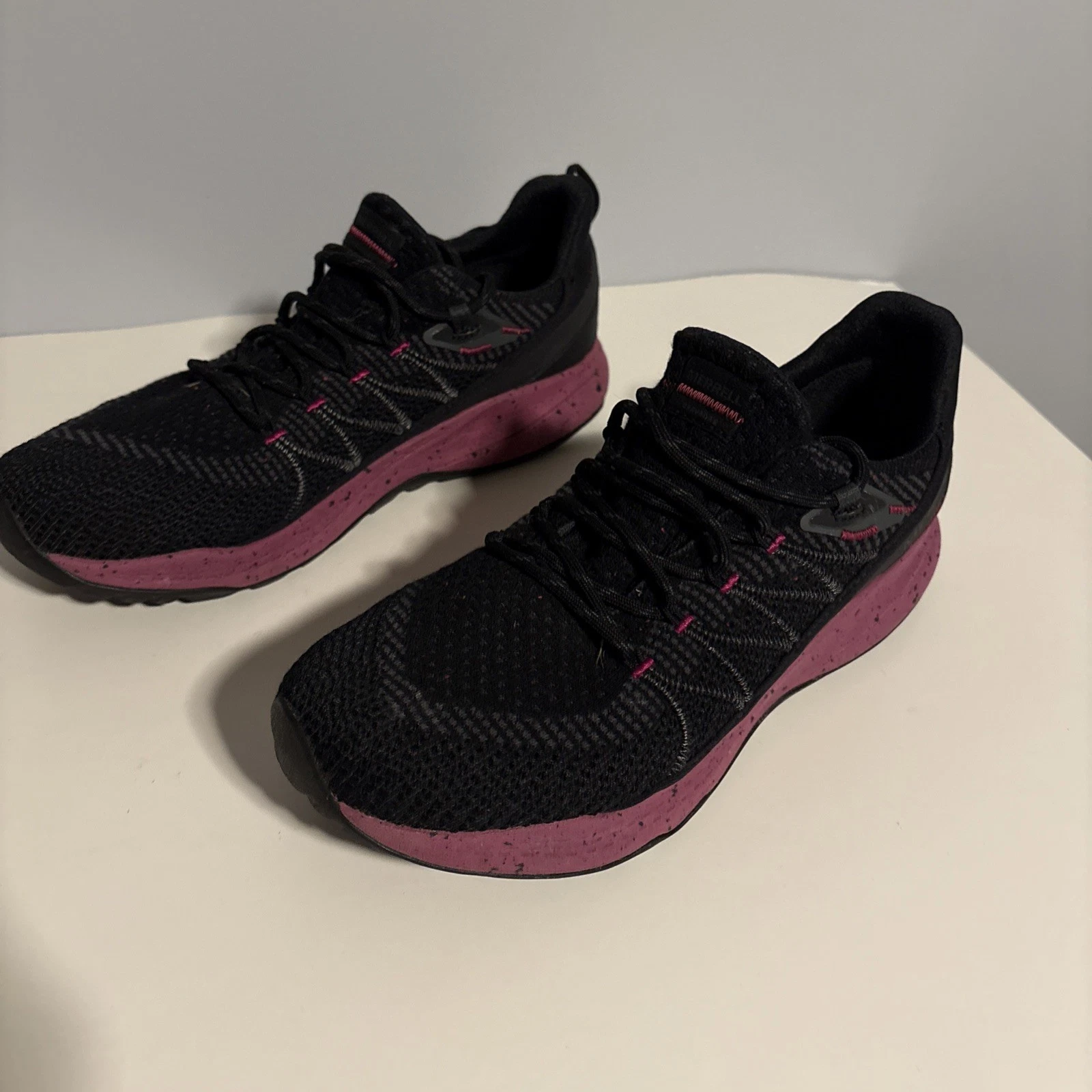 Womens Merrell Momentous Black & Dark Pink Low Trail Running Sneakers Size 9.5