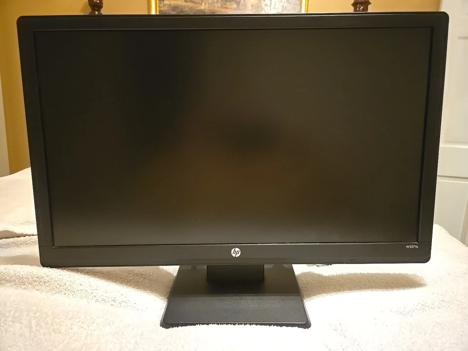 HP W2371b 23inch LCD Display 1080p HD Tiltable Monitor VGA Integrated Speakers - Image 2 of 4