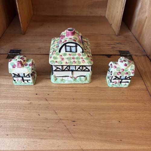 Vtg Salt And Pepper Shakers With Matching Sugar? Bowl Thatched Roof Houses - Picture 5 of 7