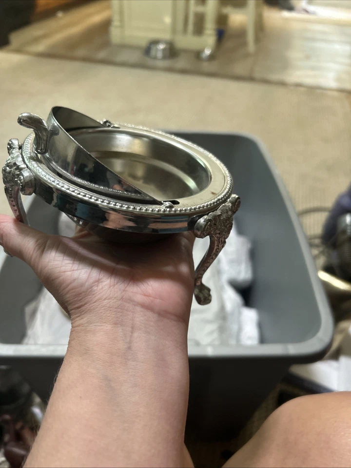 De colección 1883 FB Rogers Silver Co 273 Tapa enrollable Caviar/Mantequilla Plato Servidor Cabeza de León Foto 3 de 3