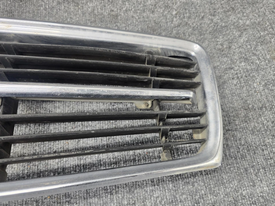CONJUNTO REJILLA PARACHOQUES DELANTERO MERCEDES R107 380SL 450SL 560SL OEM Foto 2 de 4