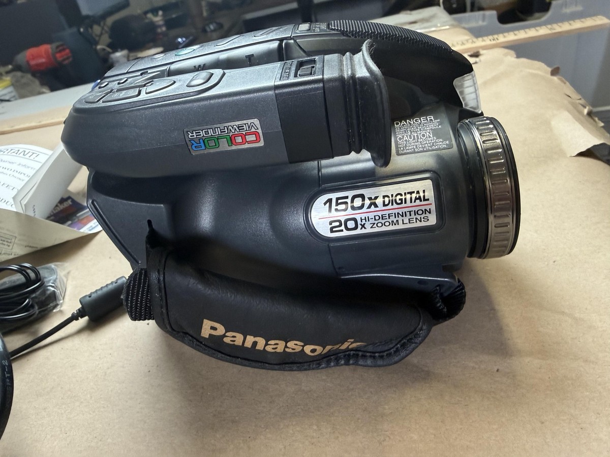 Panasonic PV-L551 VHS-C Camcorder Gray 150x 20x Zoom Box PlayPak