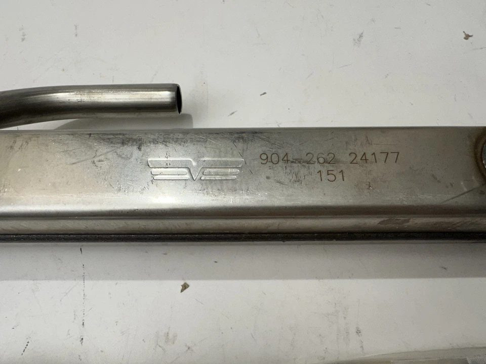 Refrigerador de recirculación de gases de escape Dorman 904-262 2010 Ford F-250 E-350 E-450 F-550 Foto 4 de 4